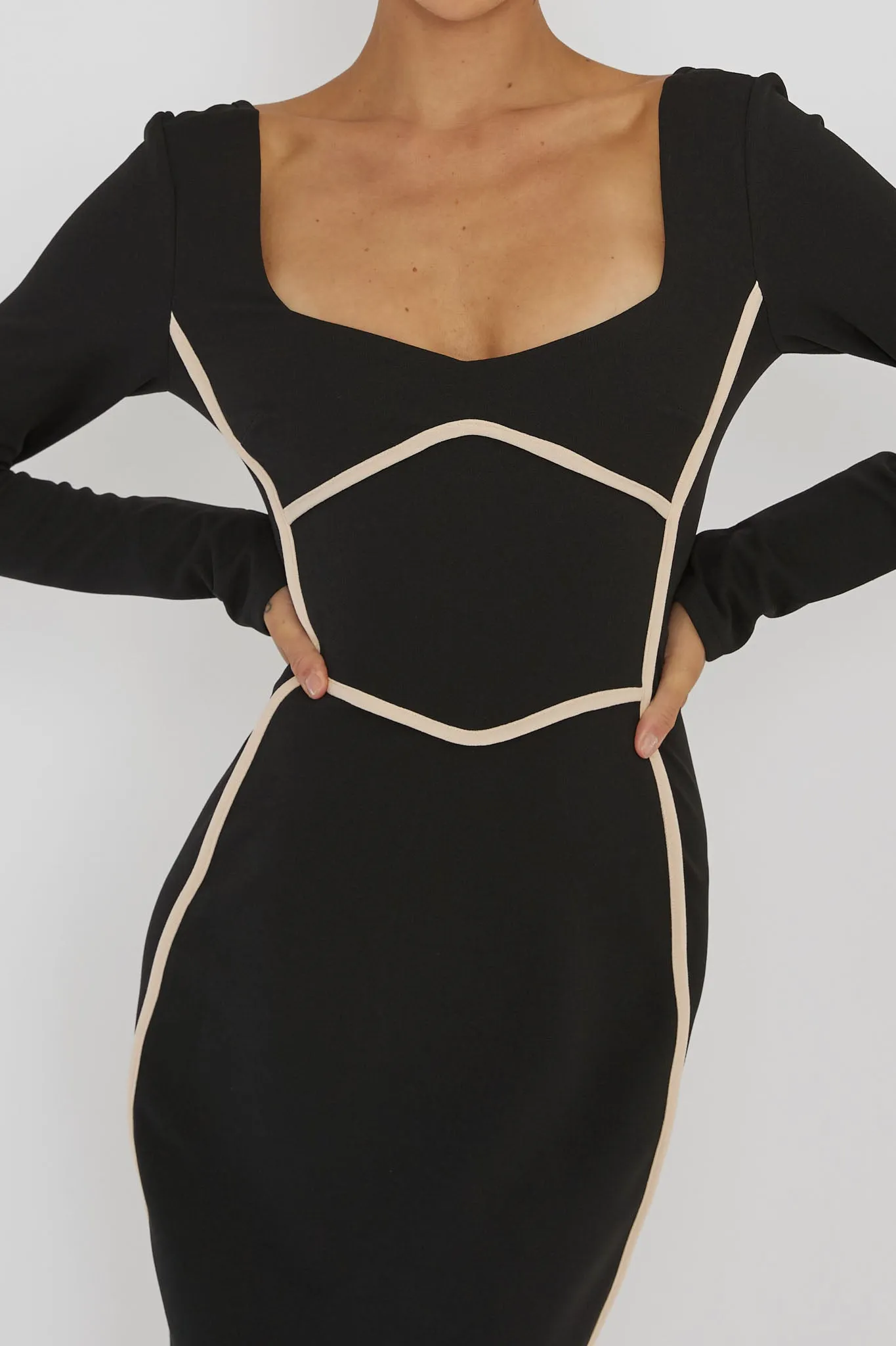 Shenae Long Sleeve Piping Midi Dress Black