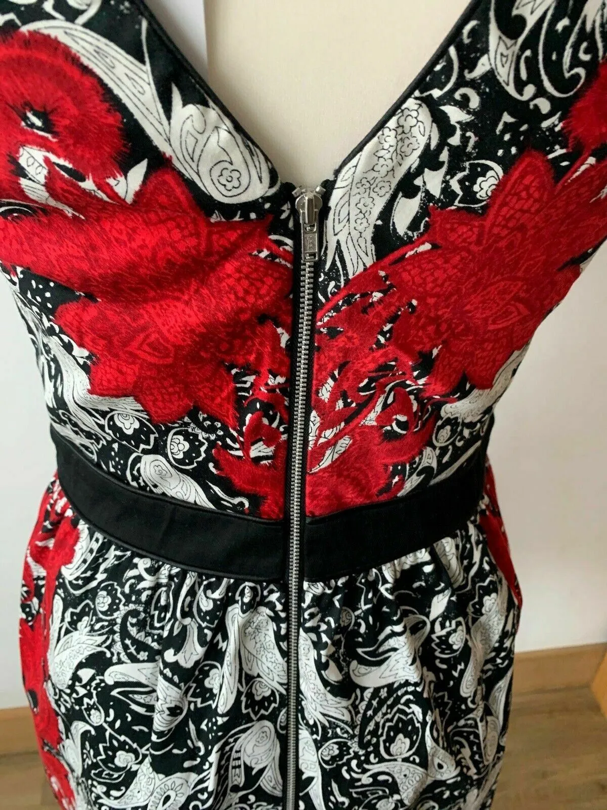 Warehouse Paisley Dress Size 12 Black White Red Black Band Sleeveless