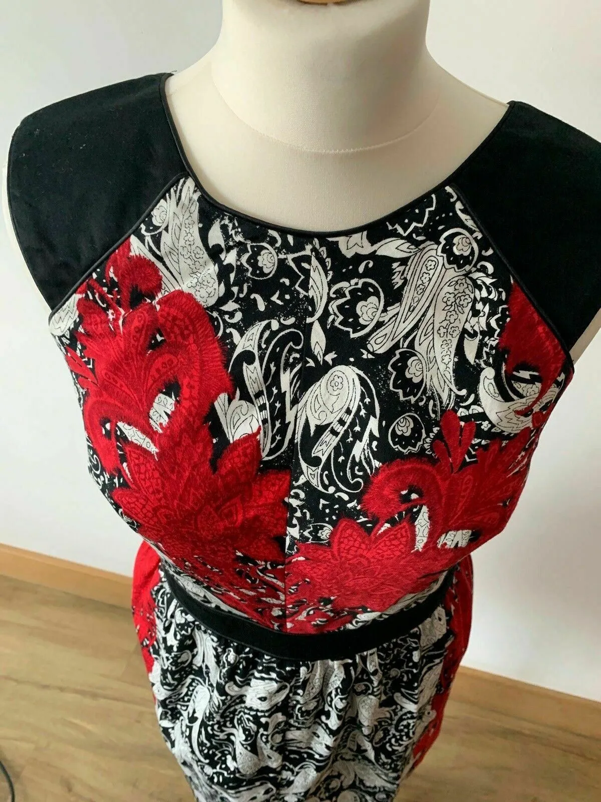 Warehouse Paisley Dress Size 12 Black White Red Black Band Sleeveless