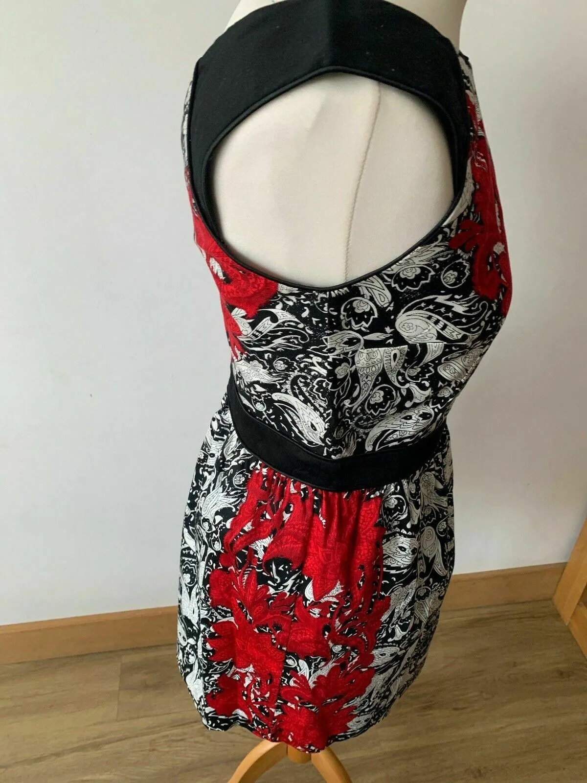 Warehouse Paisley Dress Size 12 Black White Red Black Band Sleeveless