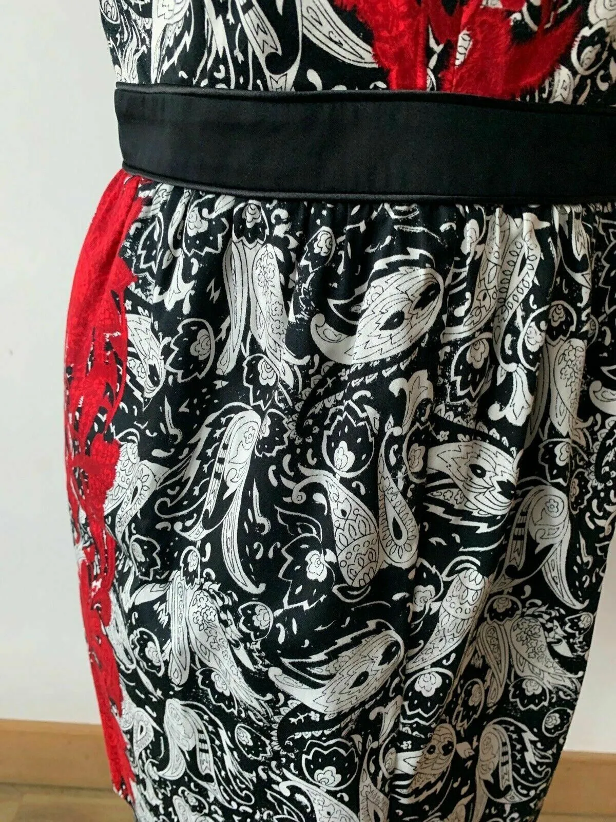 Warehouse Paisley Dress Size 12 Black White Red Black Band Sleeveless