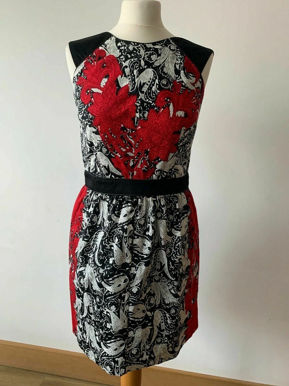 Warehouse Paisley Dress Size 12 Black White Red Black Band Sleeveless