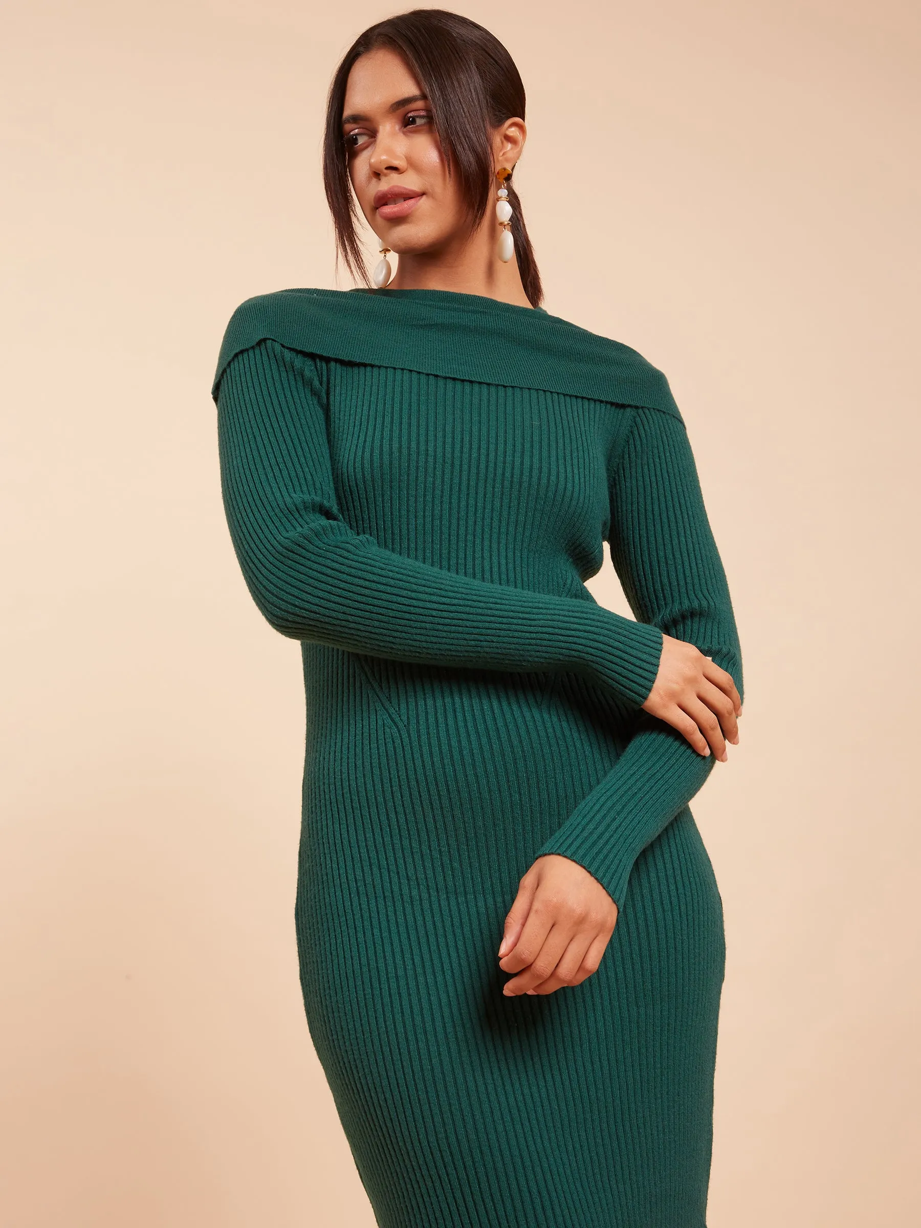 Women Elongated Neck Full Sleeves Green Slim Fit Bodycon Dress